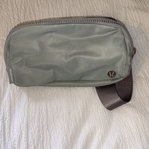 NEW WITH TAGS Lululemon Belt Bag - Silver Drop